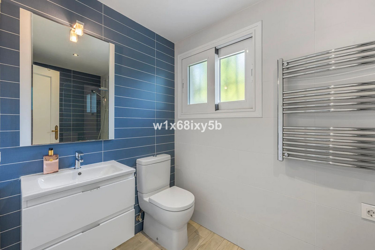 4 Bedroom Villa in Marbella - Photo 19