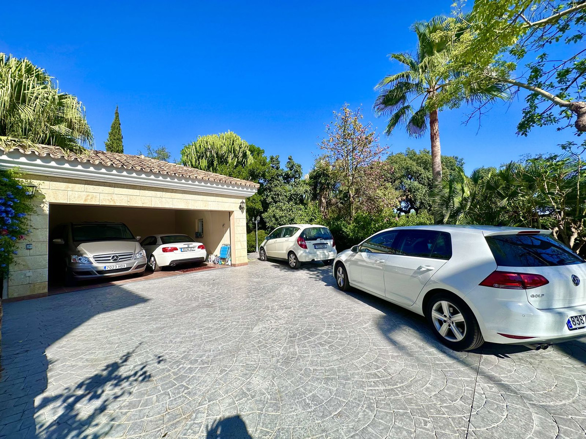 6 Bedroom Villa in Marbella - Photo 72