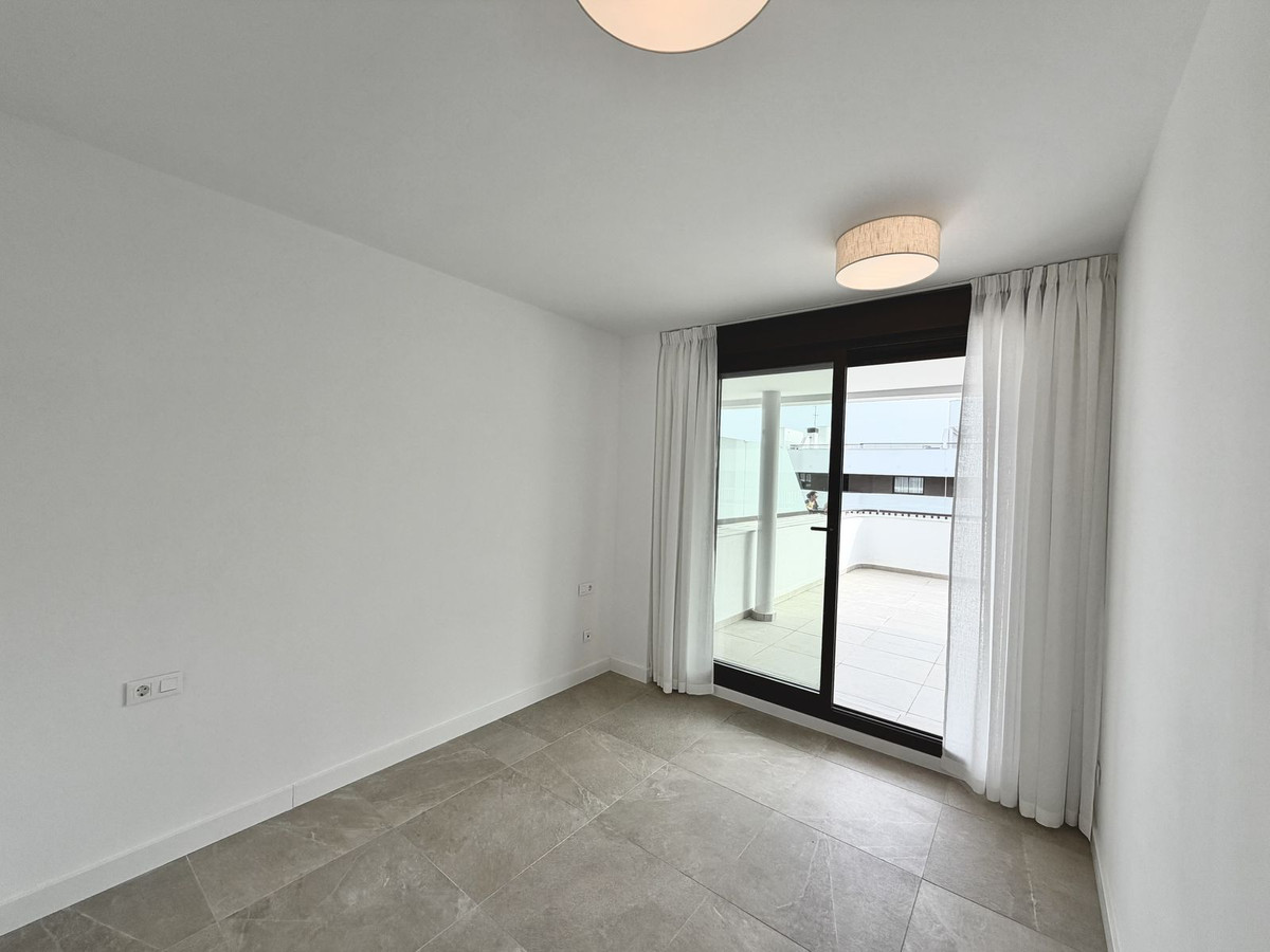 2 Bedroom Apartment in Estepona - Photo 28