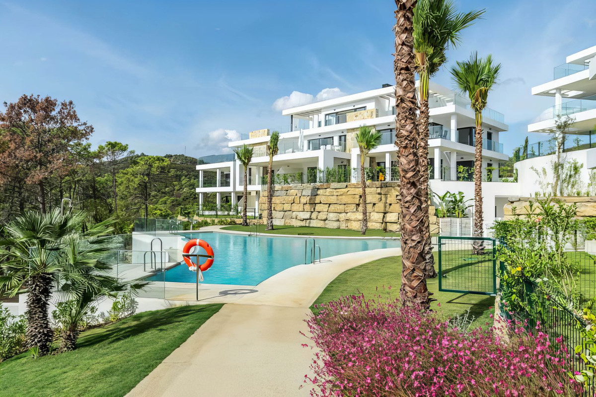 2 Bedroom Apartment in Estepona - Photo 9