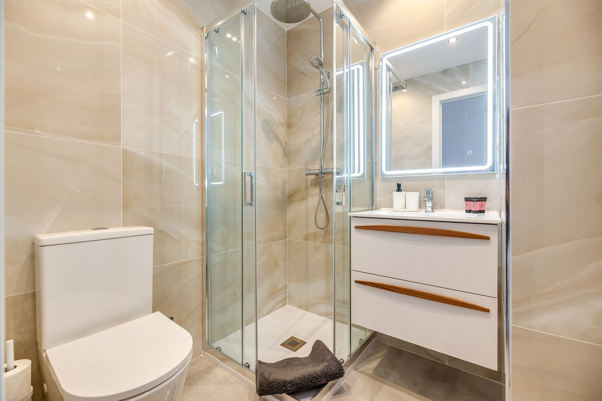 5 Bedroom Apartment in Estepona - Photo 7