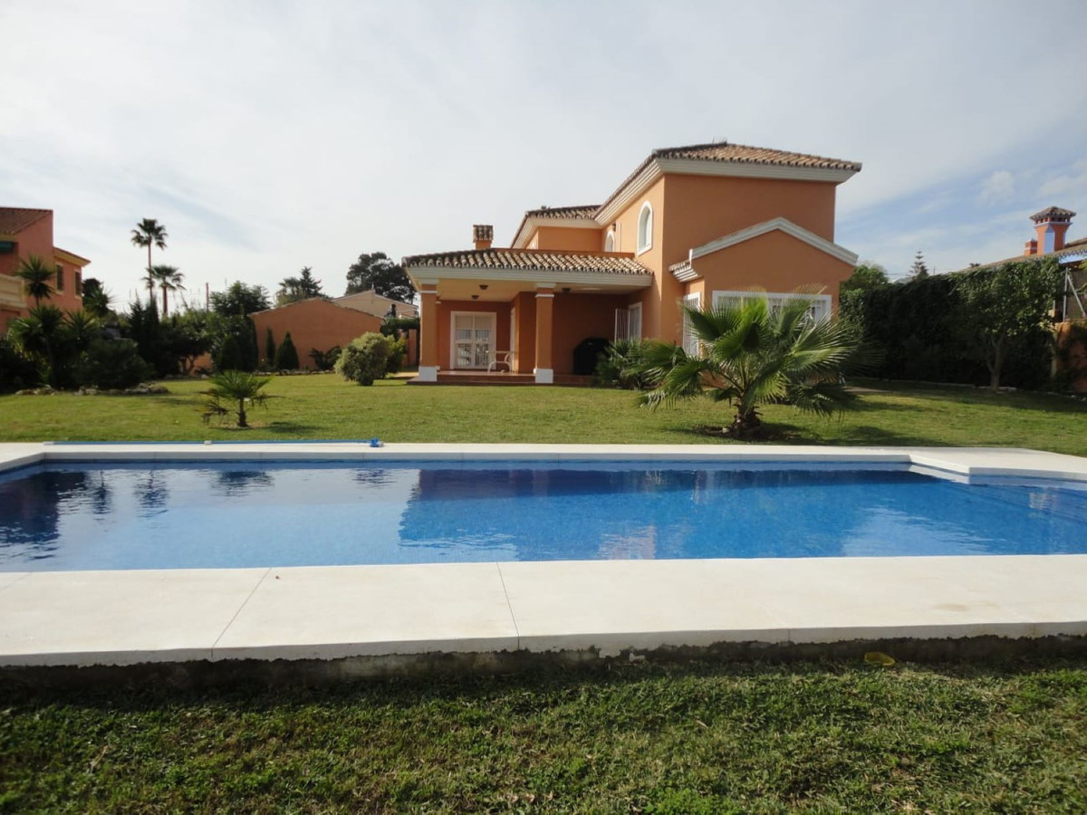 4 Bedroom Villa in Estepona - Фото 2