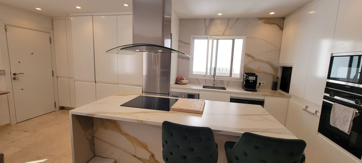2 Bedroom Apartment in Marbella - Photo 8