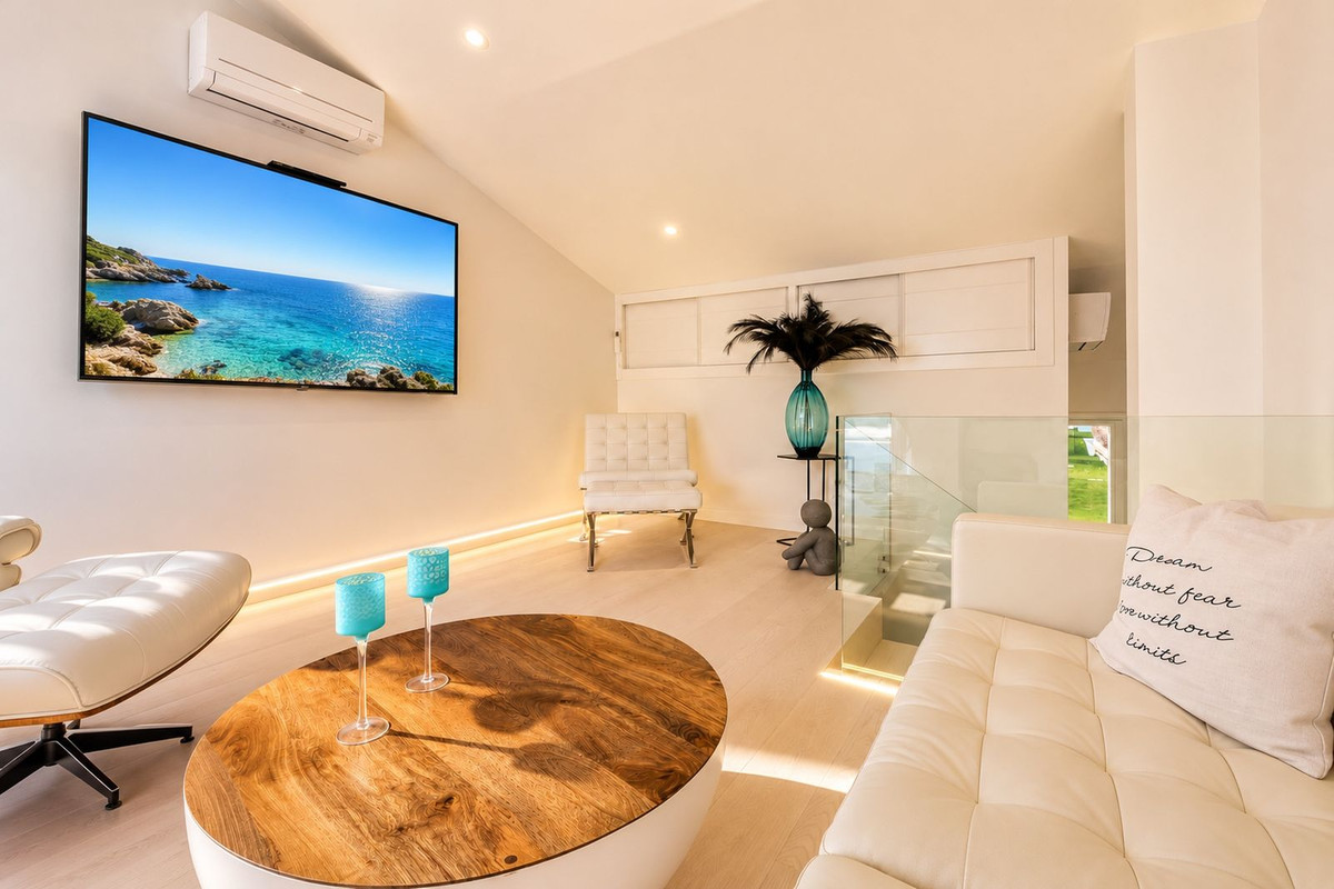 4 Bedroom Villa in Estepona - Photo 4