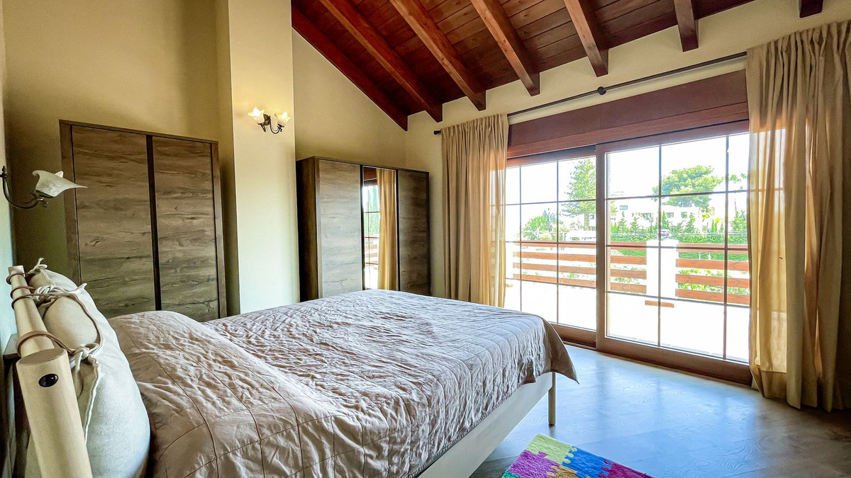 6 Bedroom Villa in Marbella - Photo 24