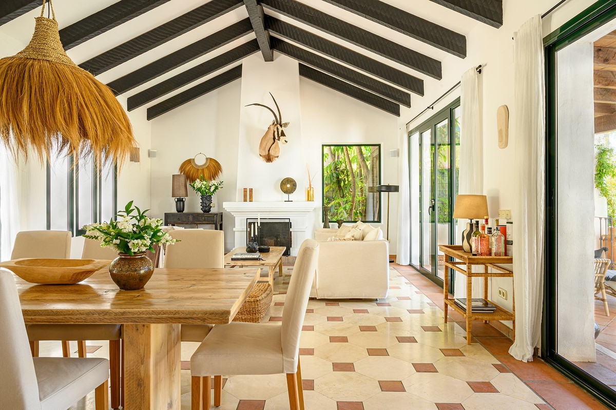 4 Bedroom Villa in Estepona - Photo 6