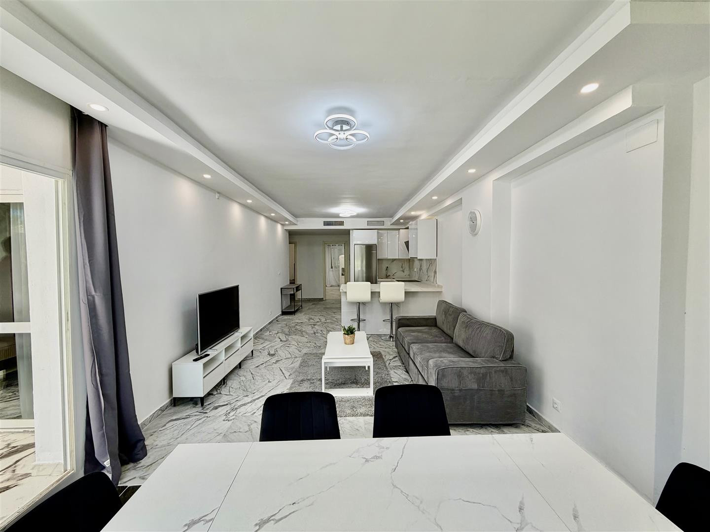 3 Bedroom Apartment in Marbella - Photo 6