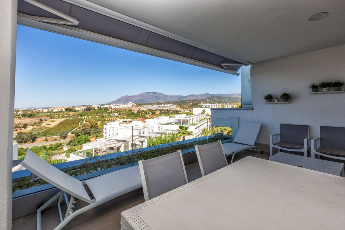 2 Bedroom Apartment in Estepona - Photo 10