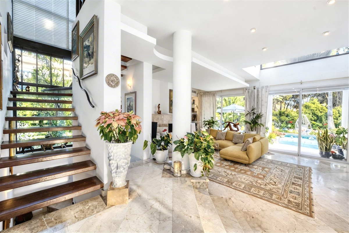 4 Bedroom Villa in Estepona - Photo 23