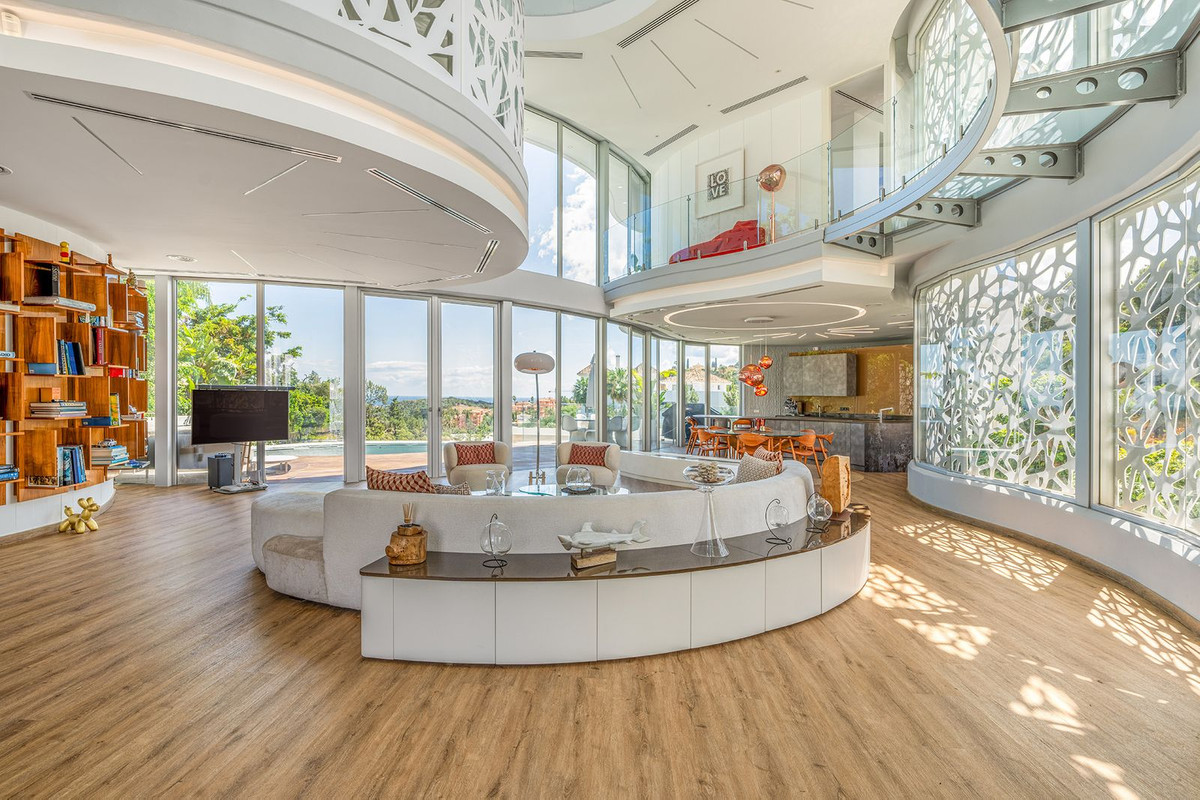 6 Bedroom Villa in Estepona - Photo 7
