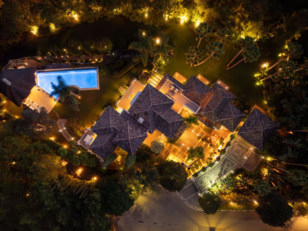 6 Bedroom Villa in Marbella - Photo 43