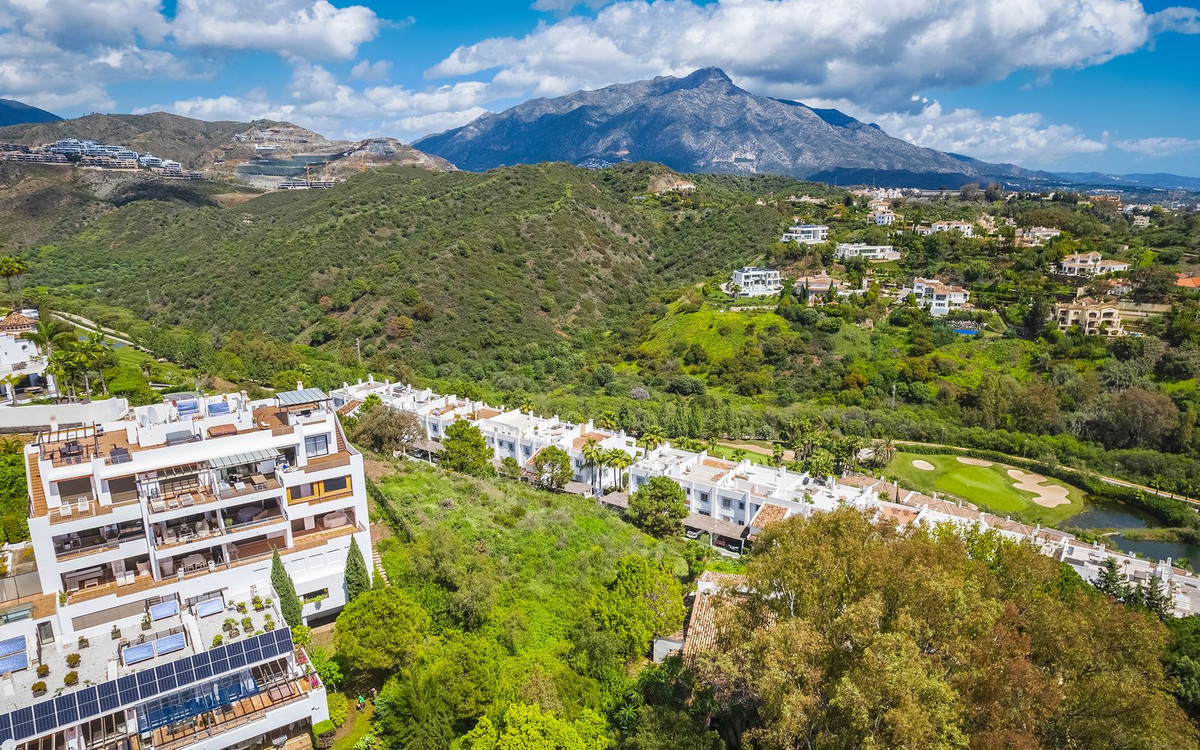1,329 m² Plot in Benahavís - Photo 7