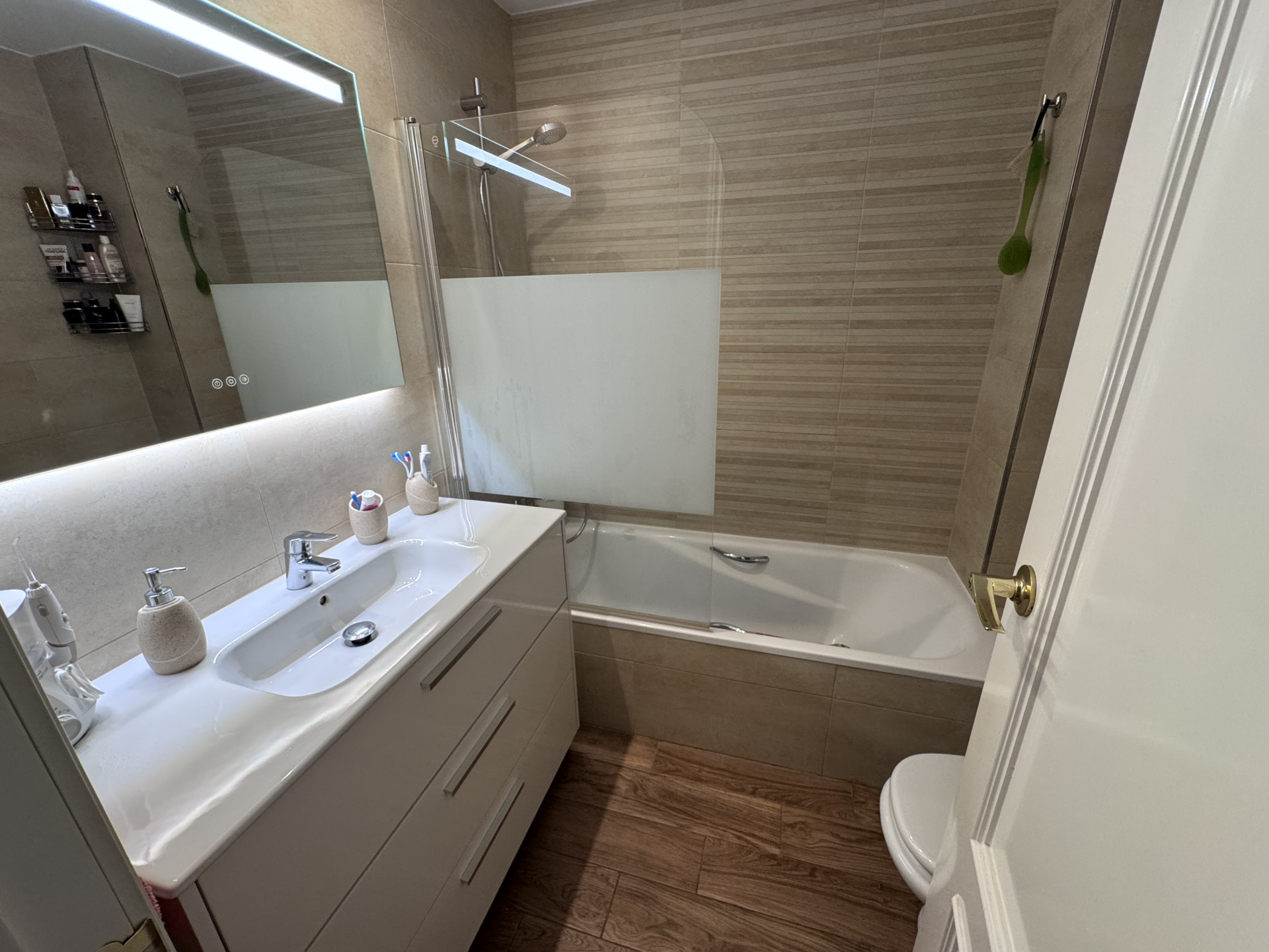 4 Bedroom Apartment in Estepona - Photo 4