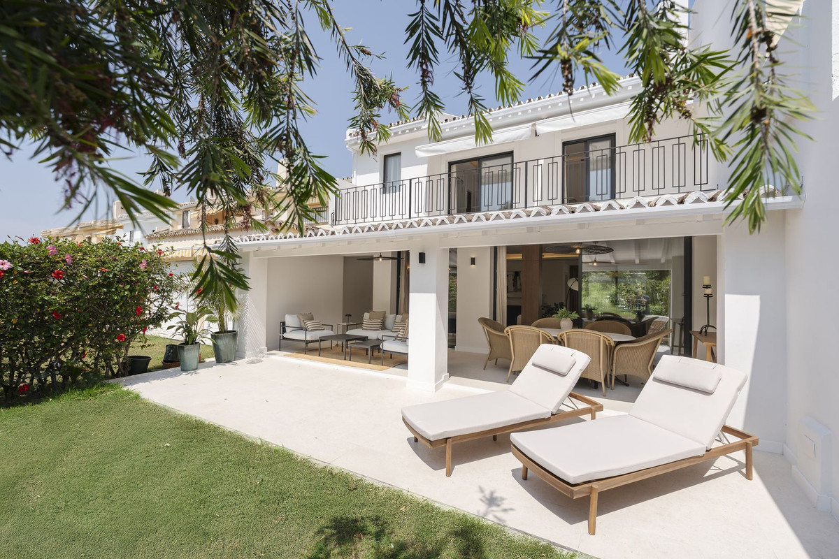 Townhouse in Nueva Andalucia