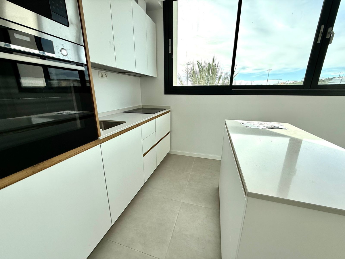 2 Bedroom Penthouse in Estepona - Photo 7