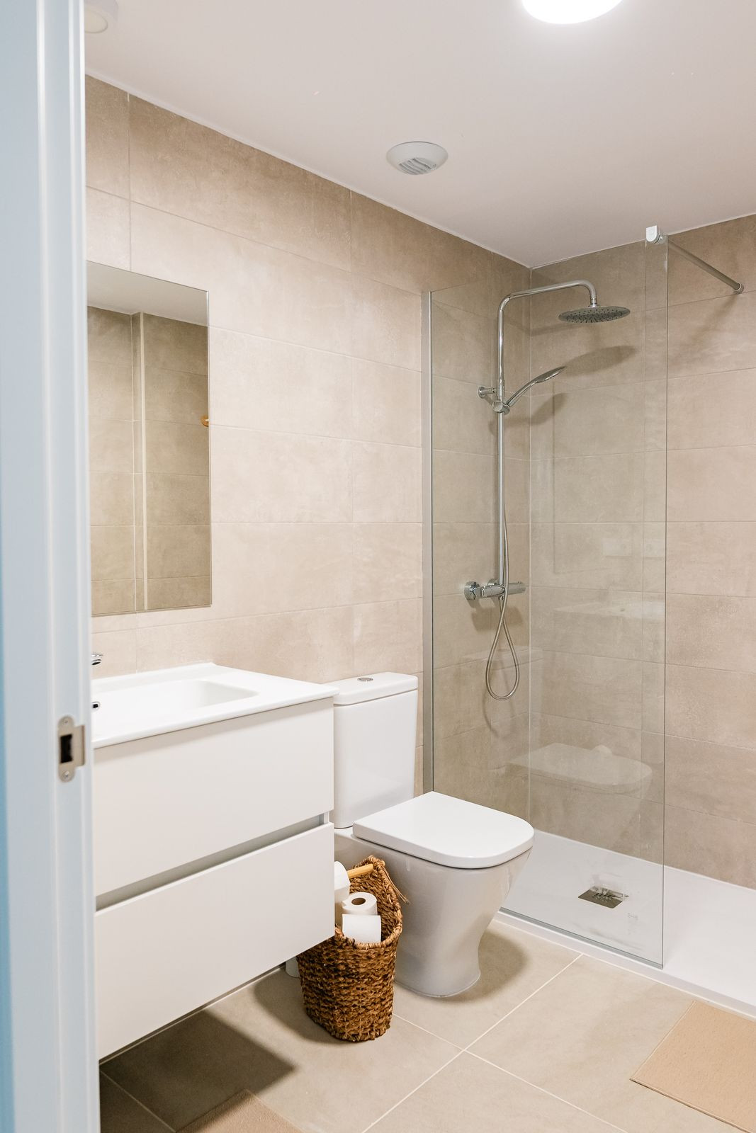 2 Bedroom Penthouse in Estepona - Photo 14