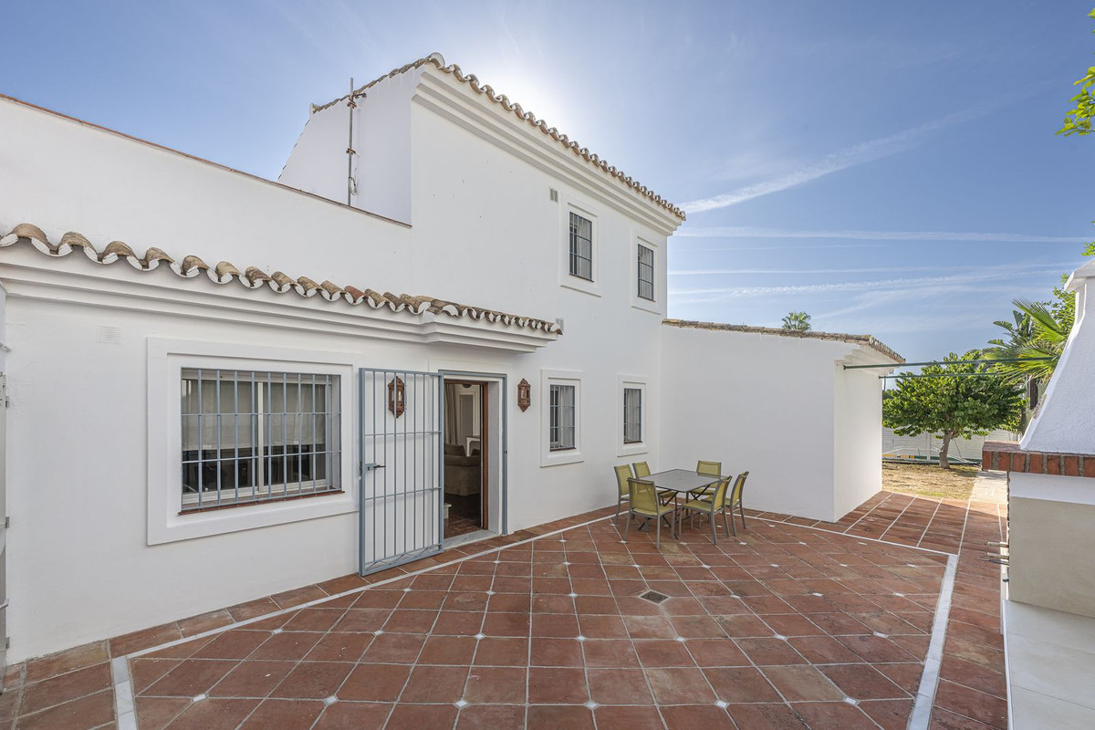 3 Bedroom Villa in Estepona - Photo 20