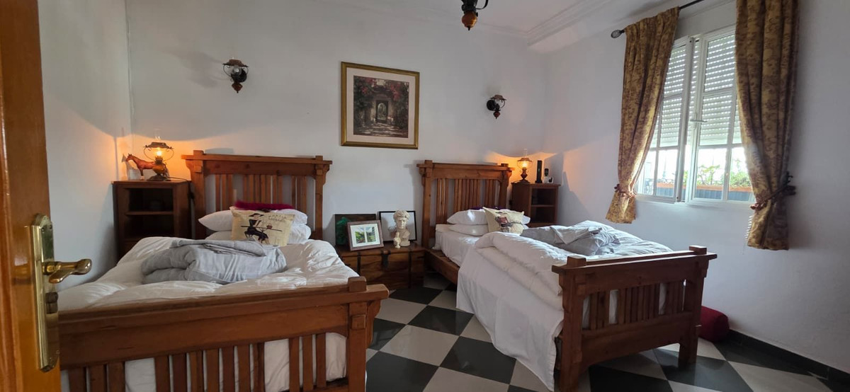 4 Bedroom Townhouse in Alhaurín el Grande - Photo 20