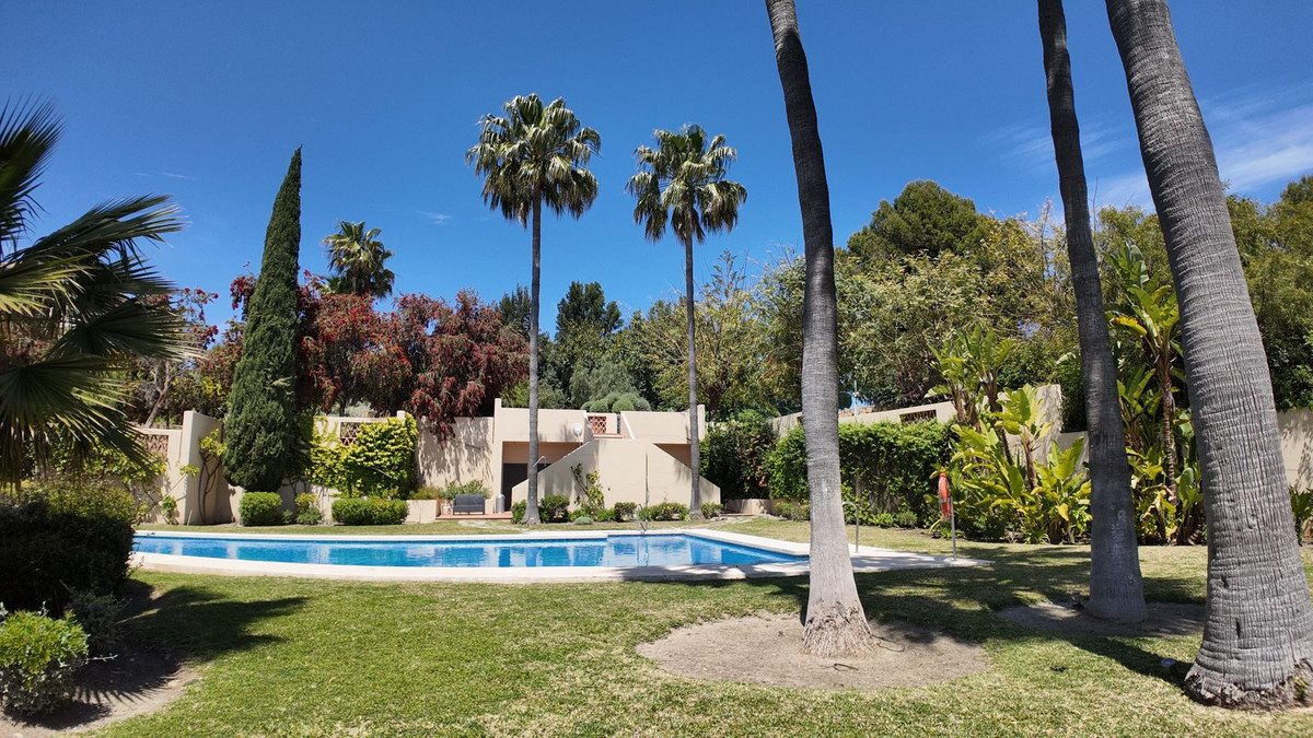 4 Bedroom Townhouse in Benahavís - Photo 61
