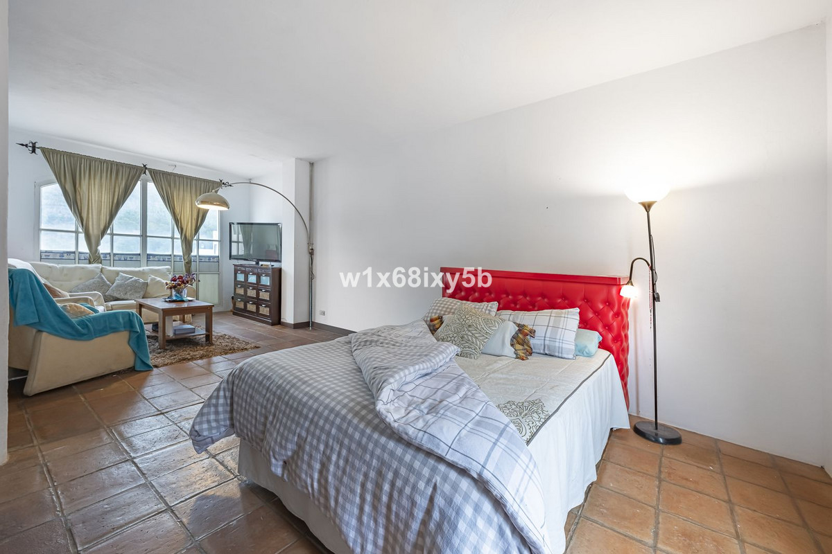 1 Bedroom Townhouse in Benahavís - Photo 35