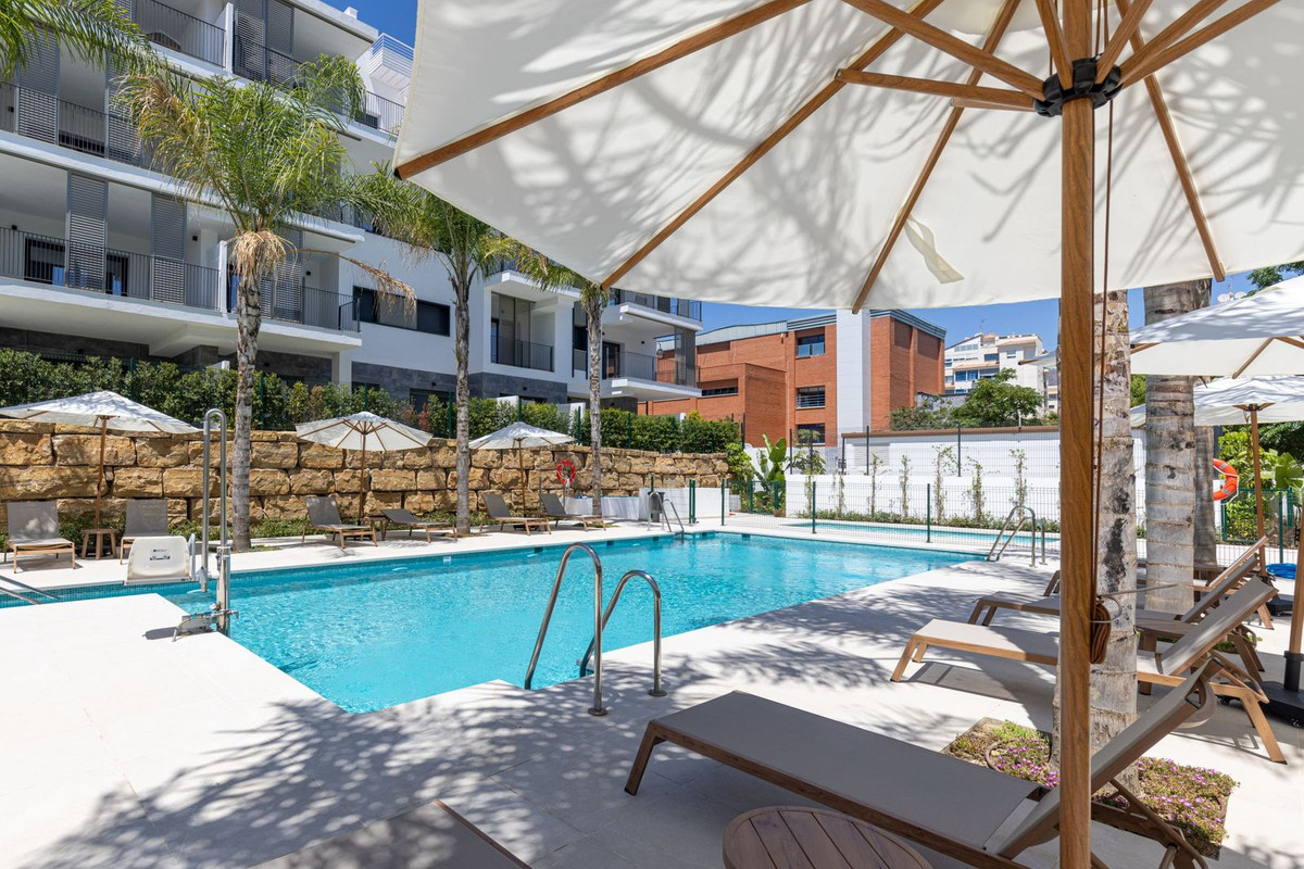 3 Bedroom Apartment in Estepona - Photo 9