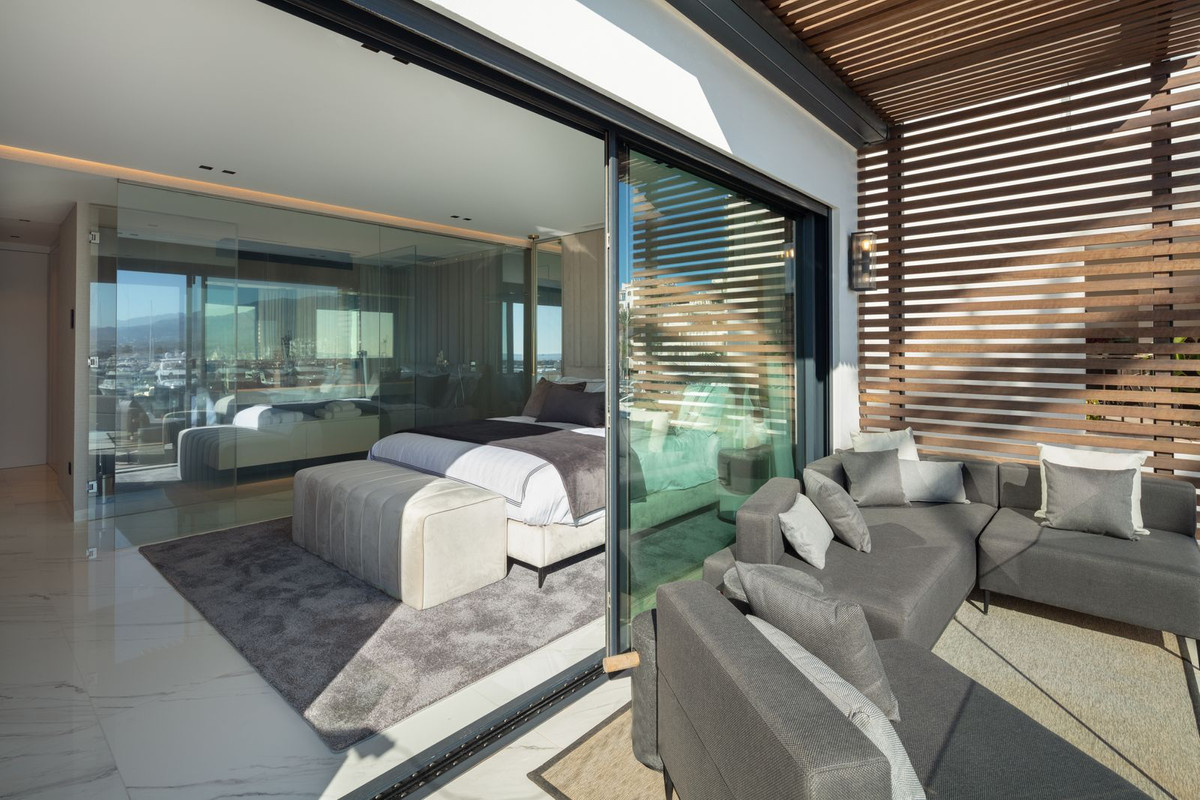 3 Bedroom Apartment in Marbella - Photo 10