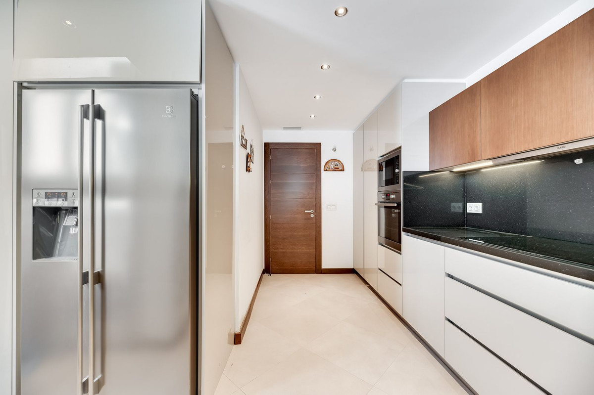 3 Bedroom Apartment in Marbella - Photo 9