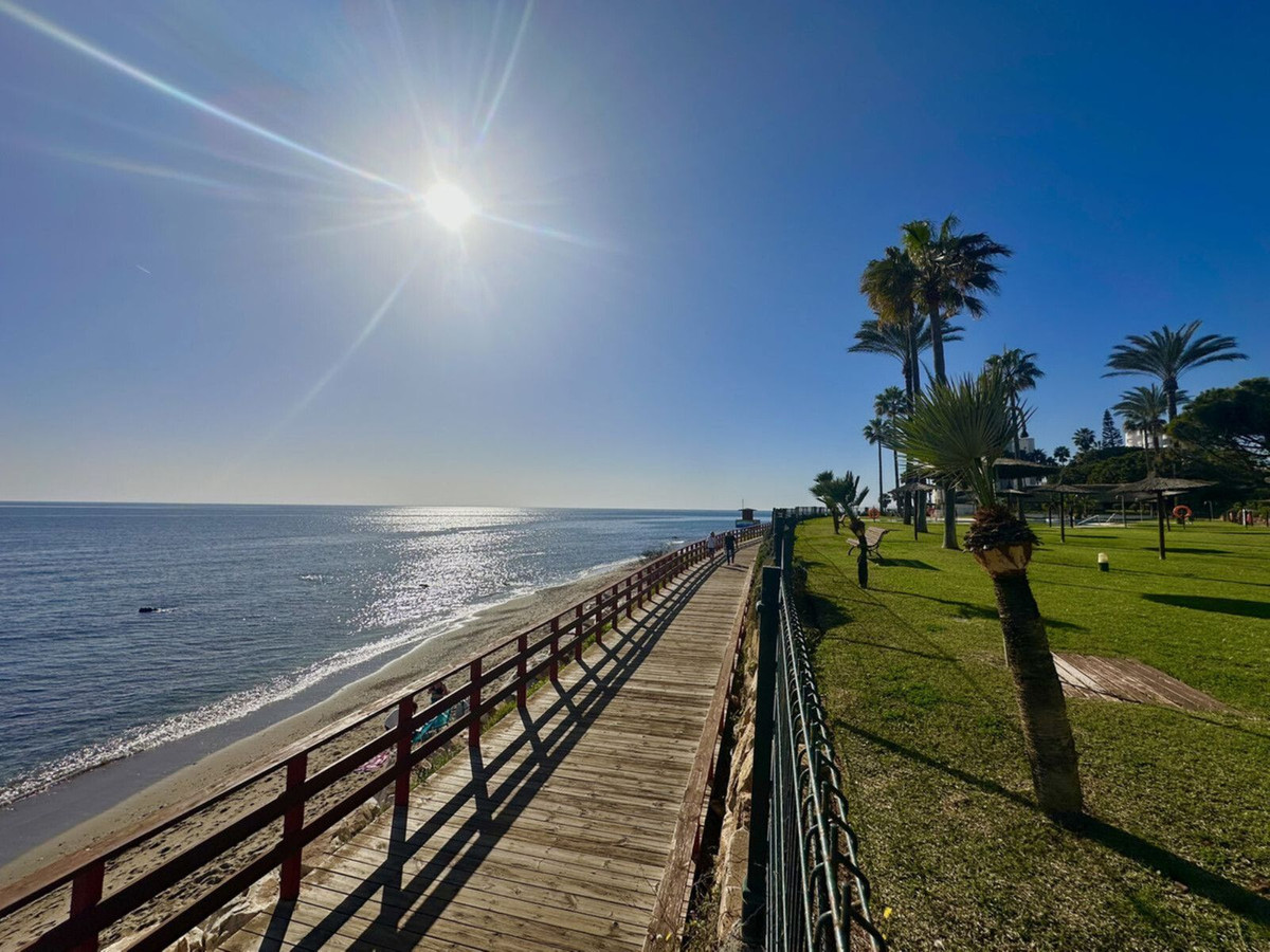 2 Bedroom Apartment in Mijas - Photo 60