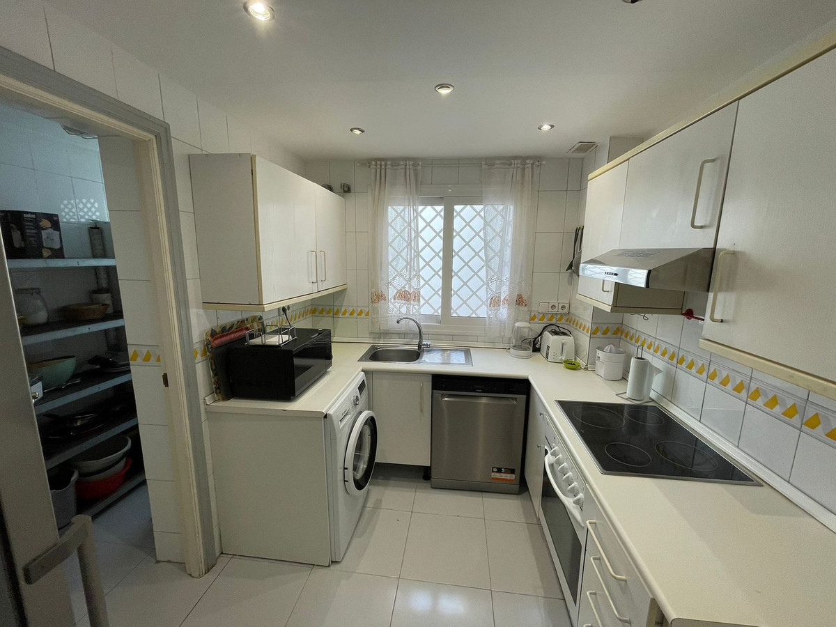 5 Bedroom Apartment in Marbella - Photo 11