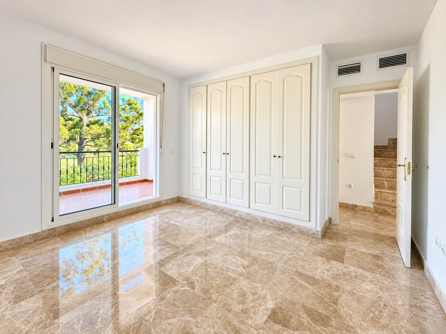 3 Bedroom Townhouse in Marbella - Photo 14