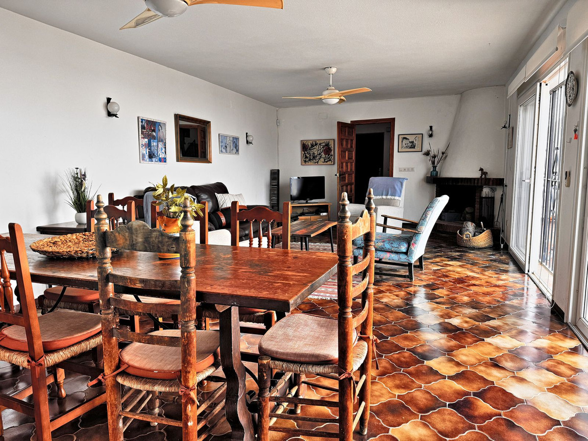 4 Bedroom Villa in Mijas - Photo 4