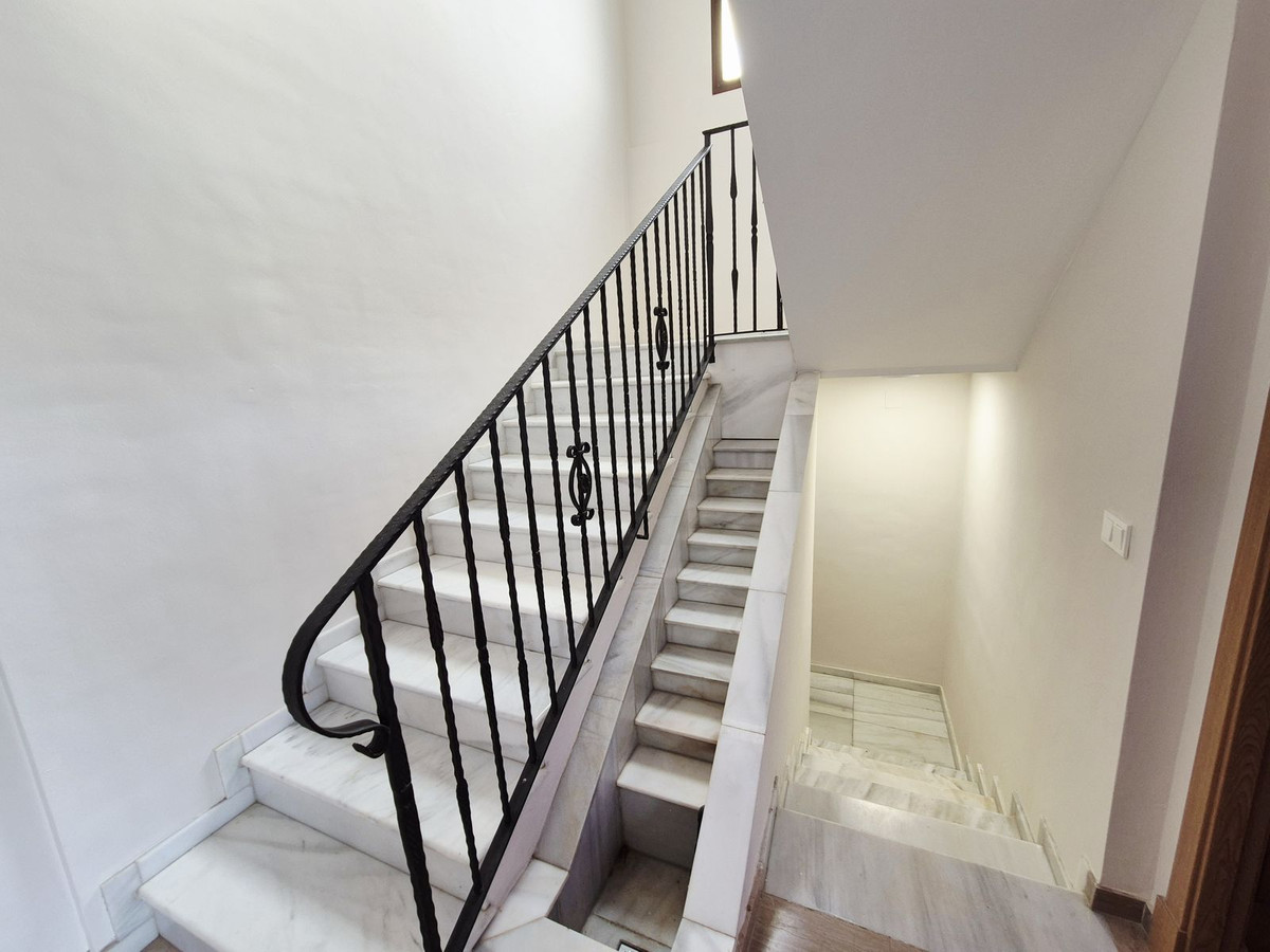 4 Bedroom Villa in San Pedro de Alcántara - Photo 26
