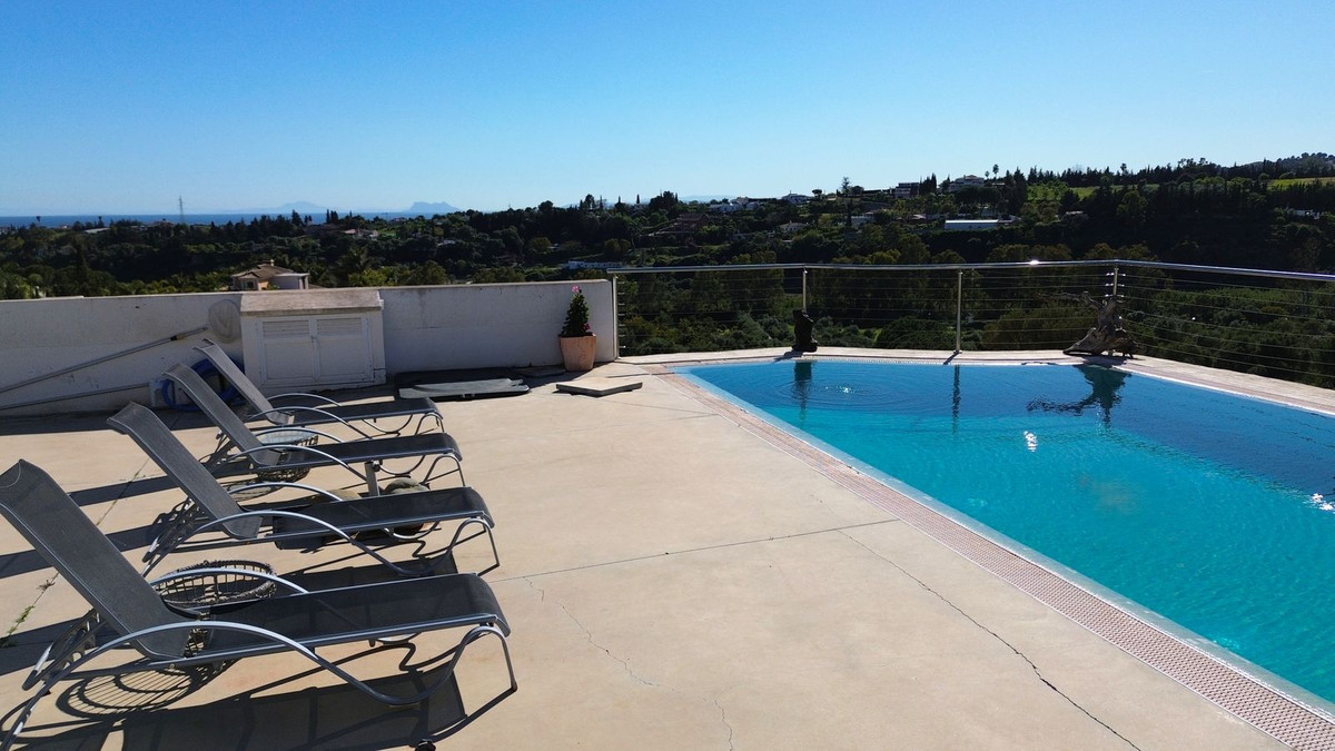 4 Bedroom Villa in Estepona - Photo 38