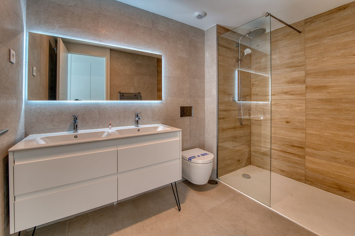 3 Bedroom Apartment in Torremolinos - Photo 8