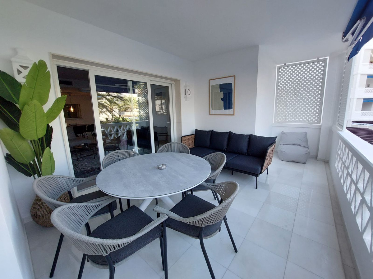 3 Bedroom Apartment in Marbella - Photo 3