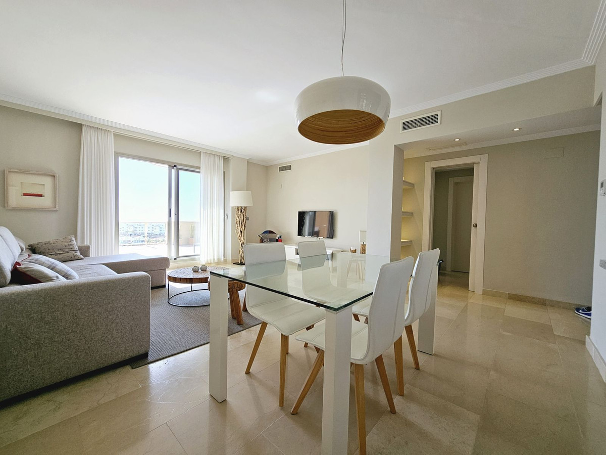 2 Bedroom Penthouse in Estepona - Photo 15