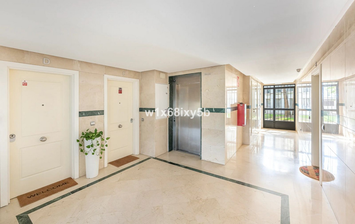 1 Bedroom Apartment in Estepona - Photo 6