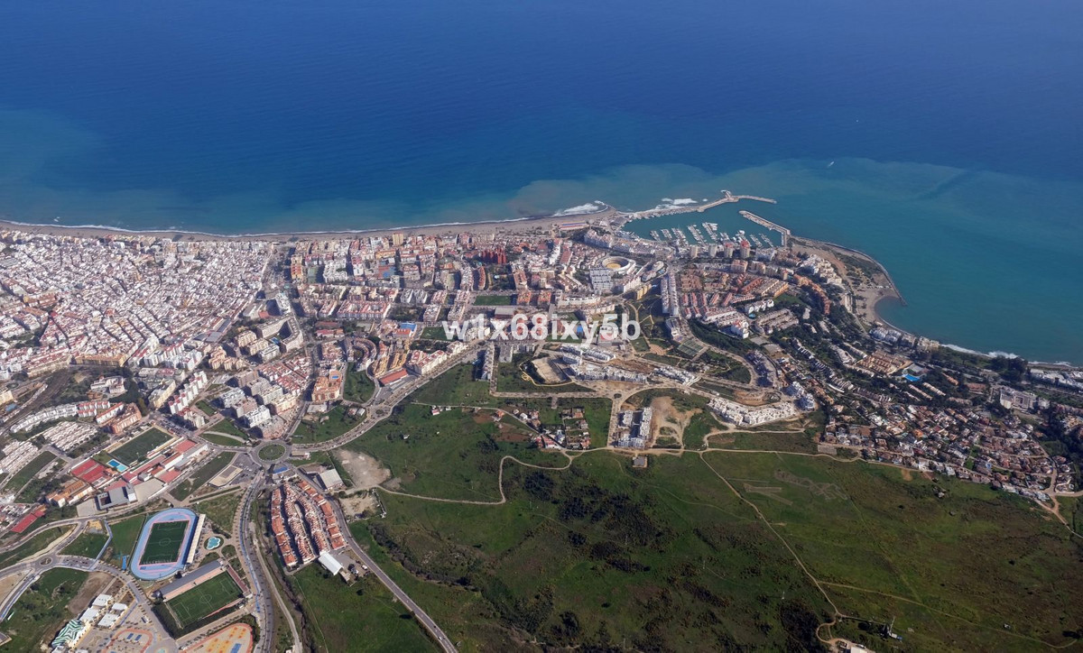 898 m² Plot in Estepona - Photo 13