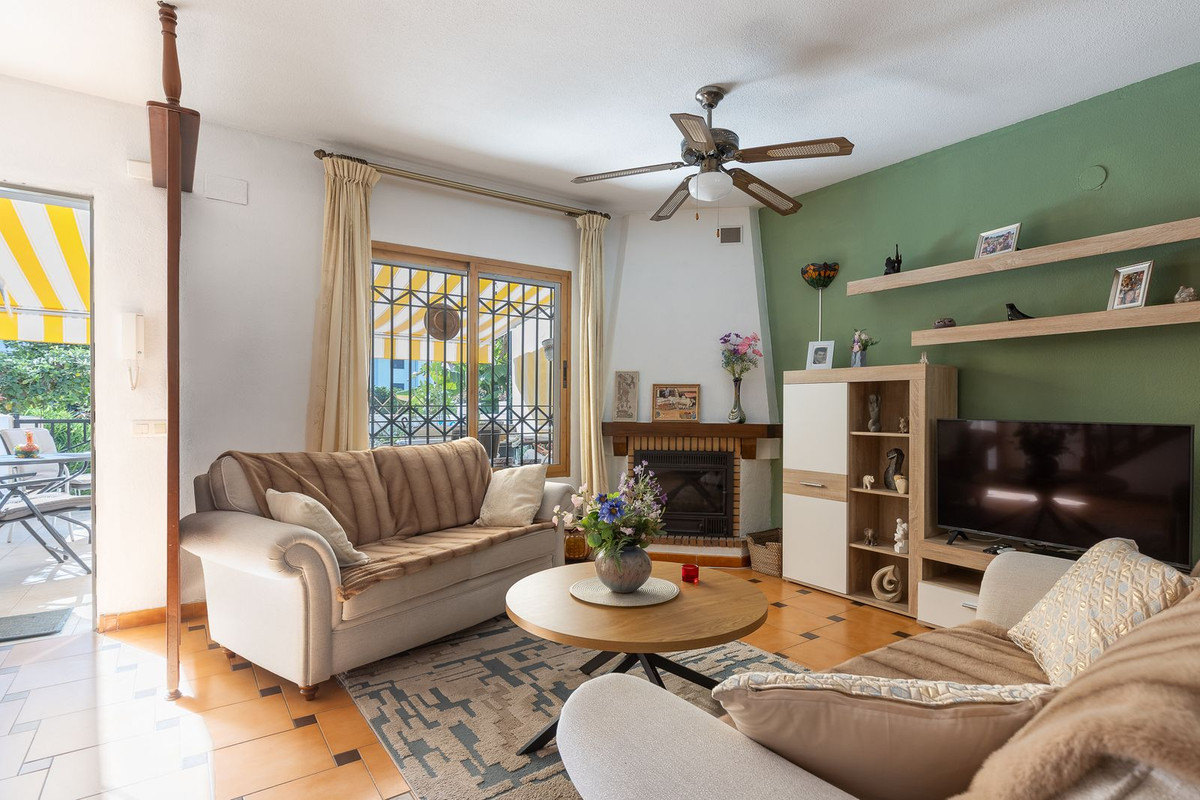 4 Bedroom Townhouse in Torremolinos - Photo 5