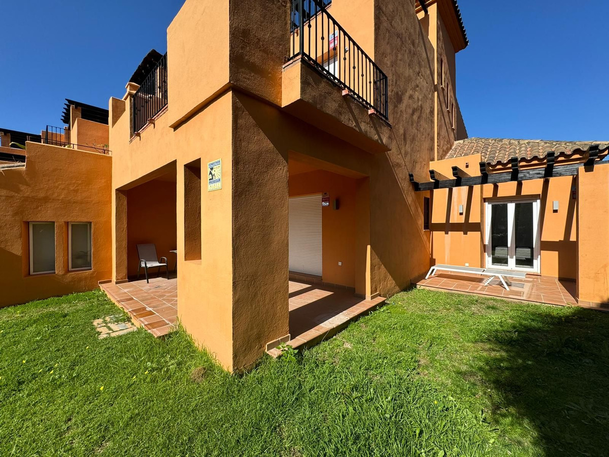 4 Bedroom Villa in Estepona - Photo 7