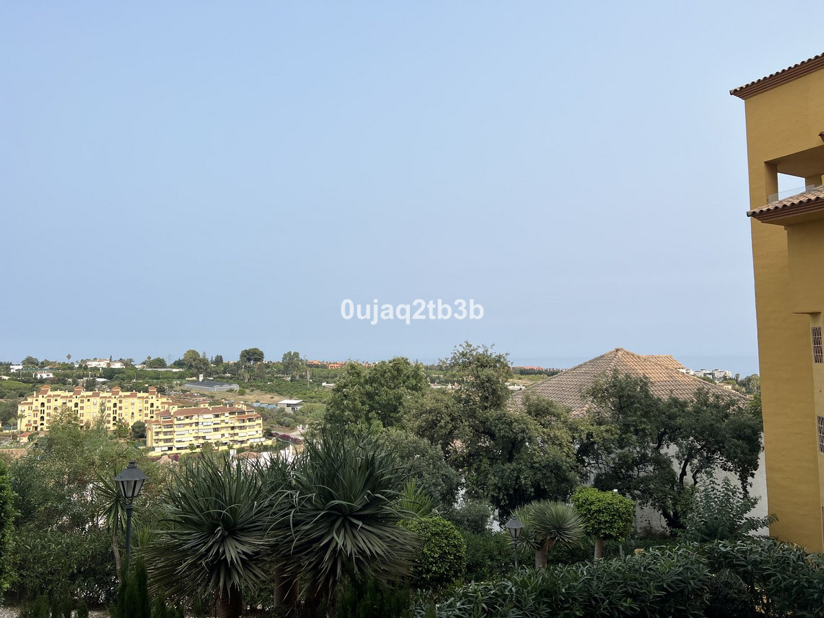 2 Bedroom Apartment in Estepona - Photo 5