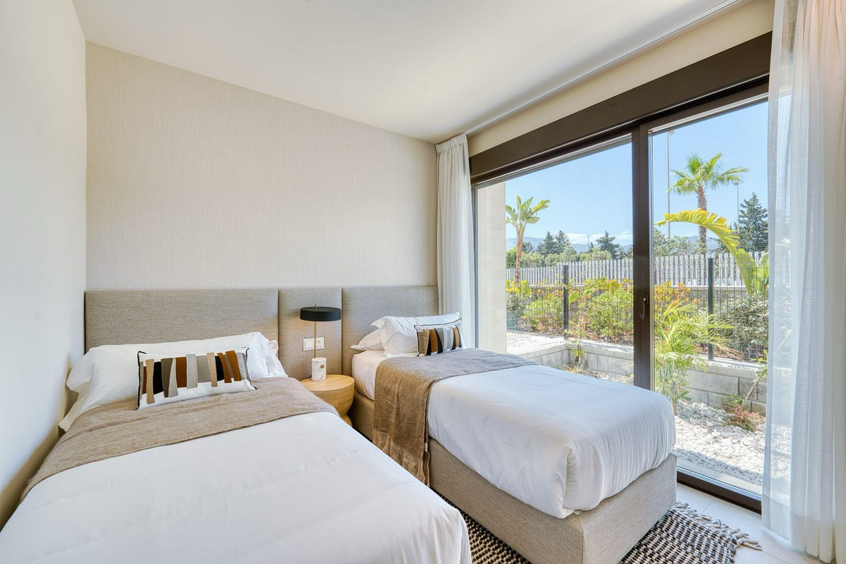 3 Bedroom Apartment in Estepona - Photo 19