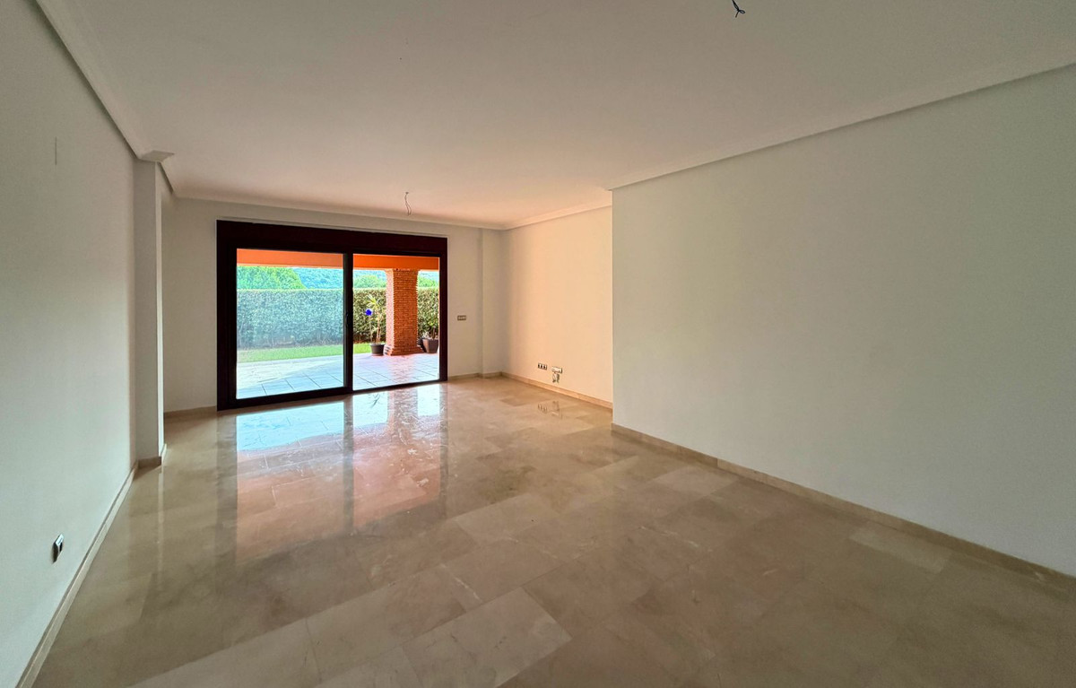 2 Bedroom Apartment in Casares - Photo 5