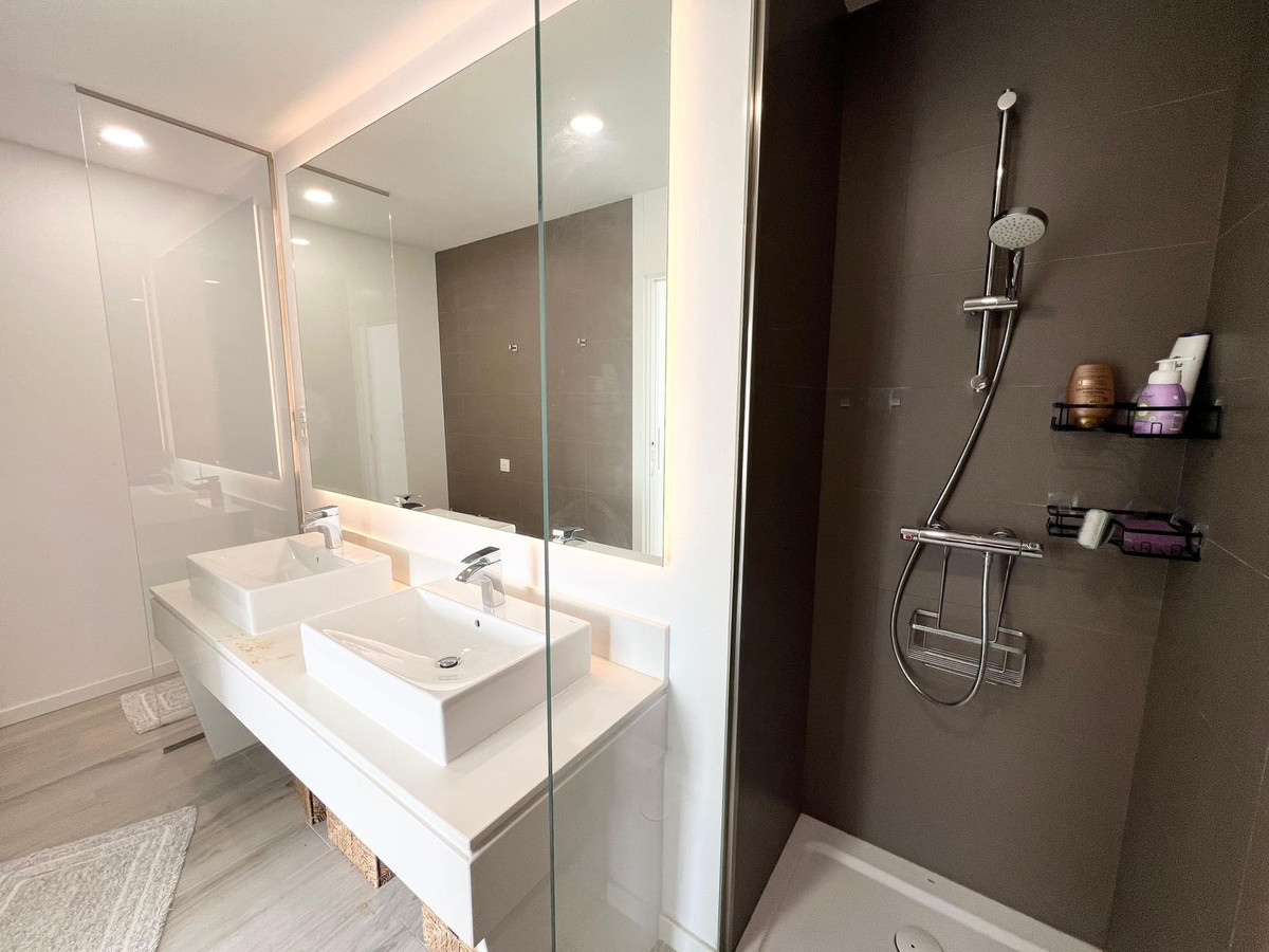 3 Bedroom Townhouse in Estepona - Photo 12
