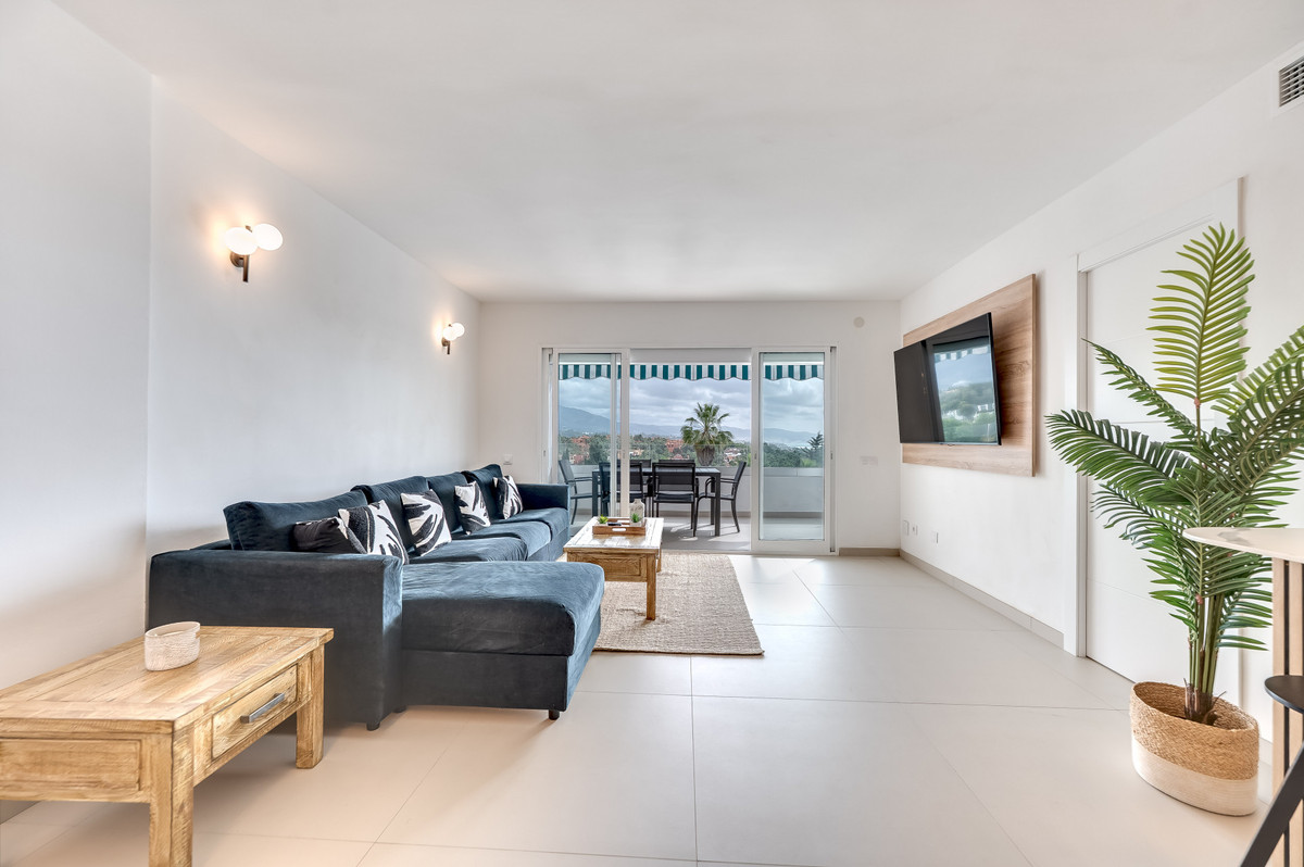 3 Bedroom Apartment in Marbella - Photo 10
