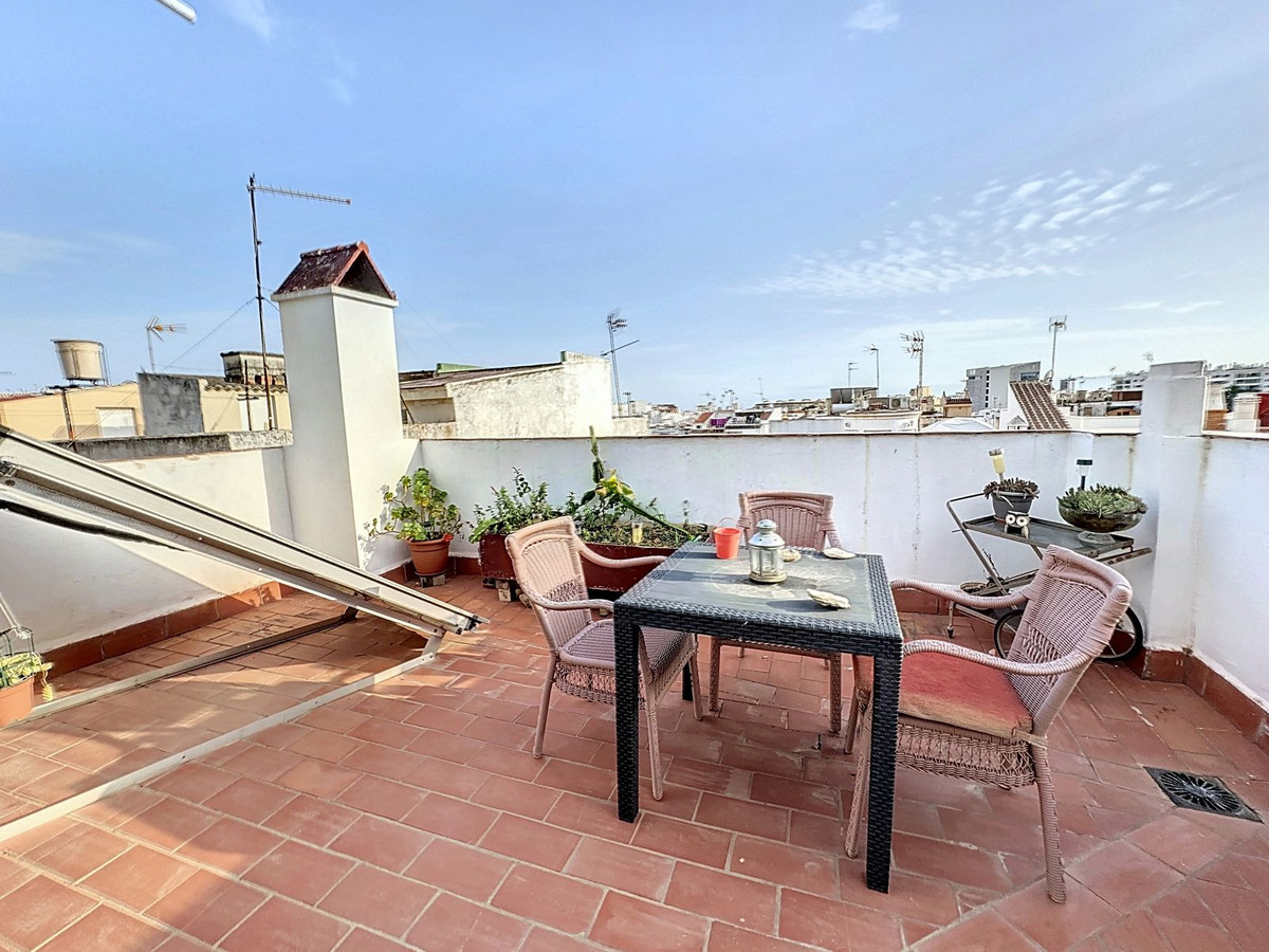 5 Bedroom Villa in Estepona - Photo 35