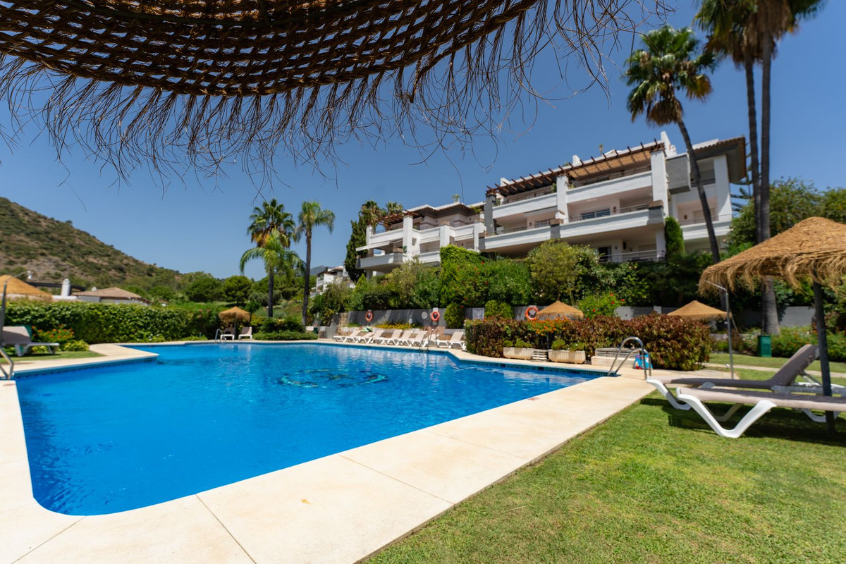 2 Bedroom Penthouse in Benahavís - Photo 44