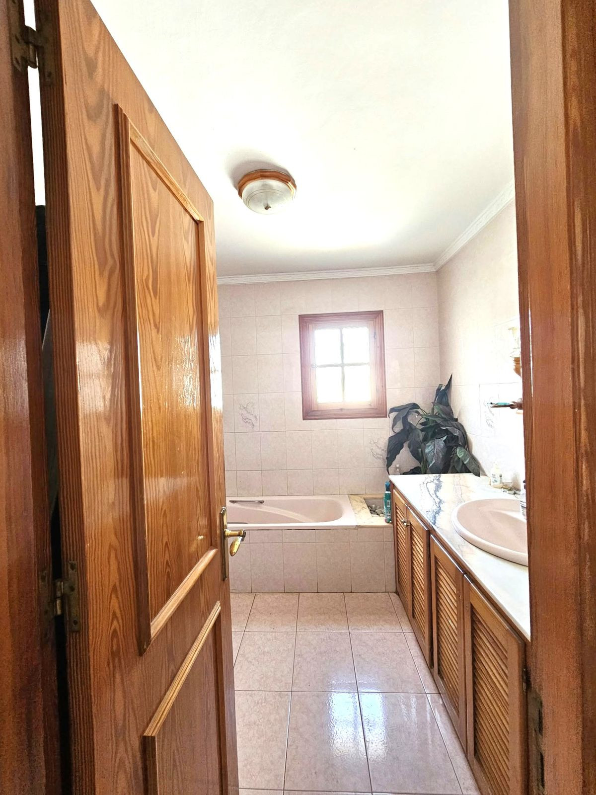5 Bedroom Villa in Estepona - Photo 7