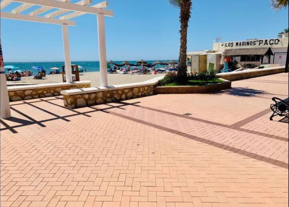 2 Bedroom Apartment in Fuengirola - Photo 16