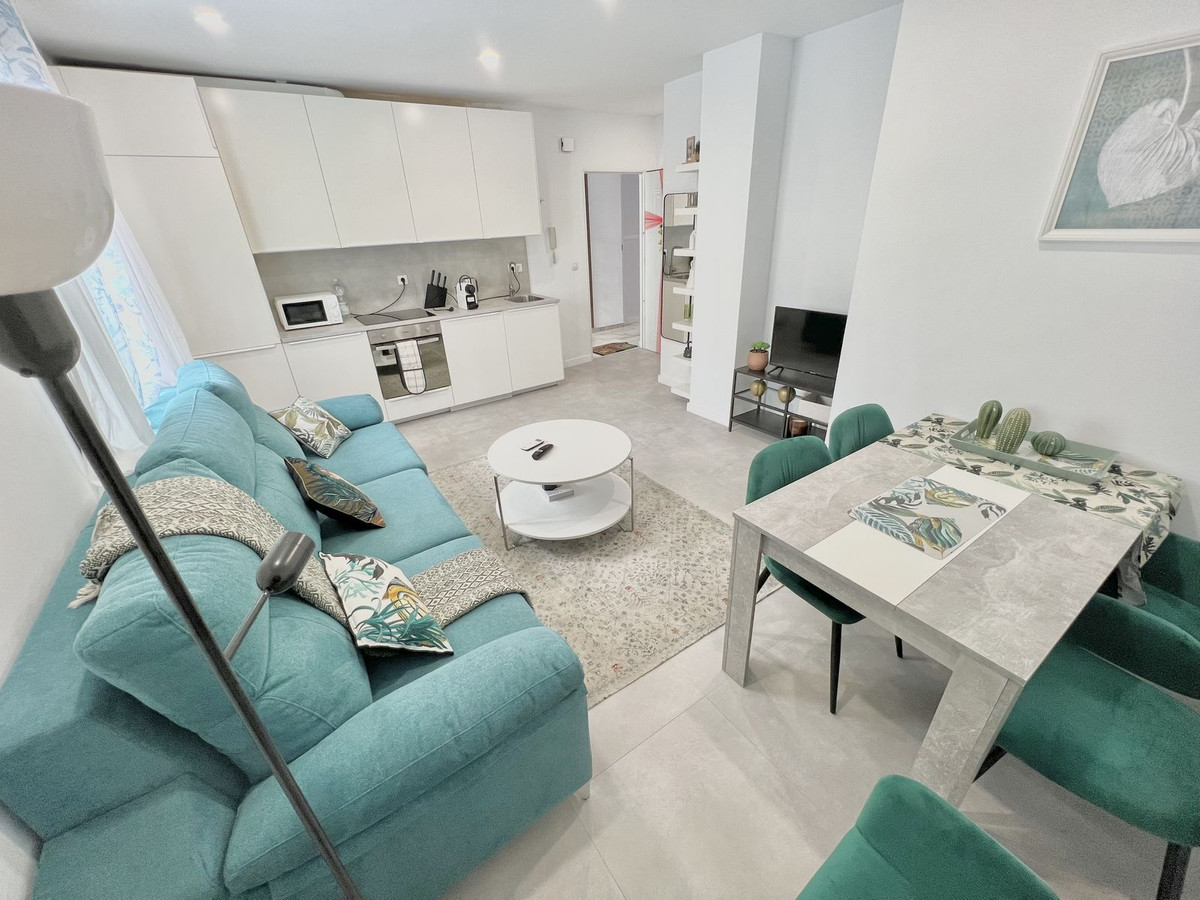 15 Bedroom Apartment in Málaga - Photo 11
